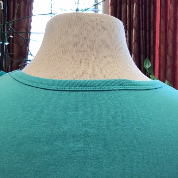 Sleeveless Green Tee. - Picture 5 of 8